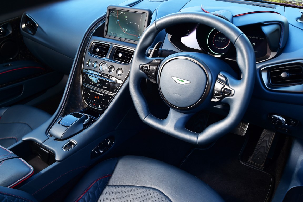 Aston Martin DBS Superleggera V12 (Automatic)